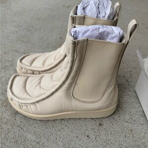 Ecco Cream Quilted Boots Unisex W size 11-11,5 M 8-8,5